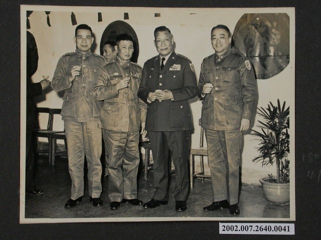 彭啟超與劉安祺等三位軍官合影 (共1張)