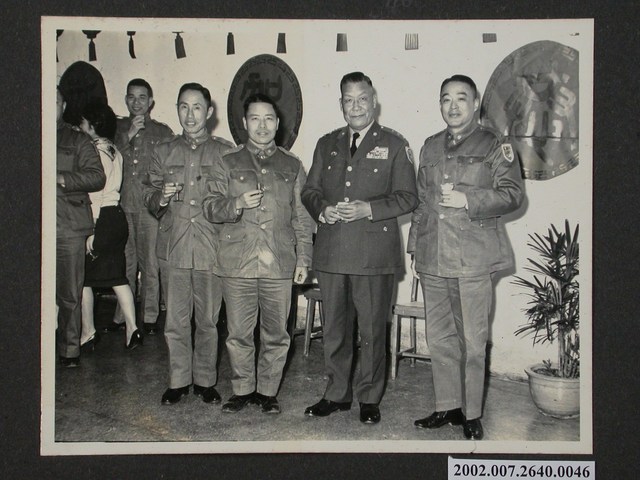彭啟超與劉安祺將軍等人合影 (共1張)