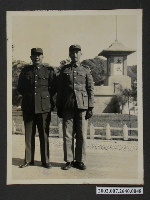 彭啟超與一名軍官合影 (共1張)