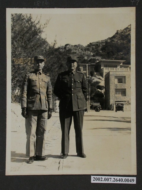 彭啟超與一名軍官合影 (共1張)