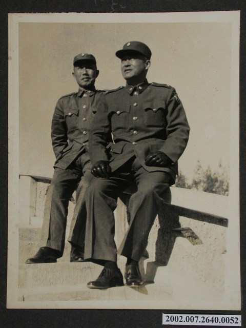 彭啟超與一名軍官合影 (共1張)