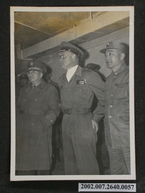 彭啟超與兩名軍人合影 (共1張)