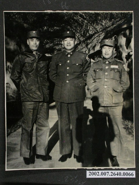 彭啟超與兩名軍人合影 (共1張)