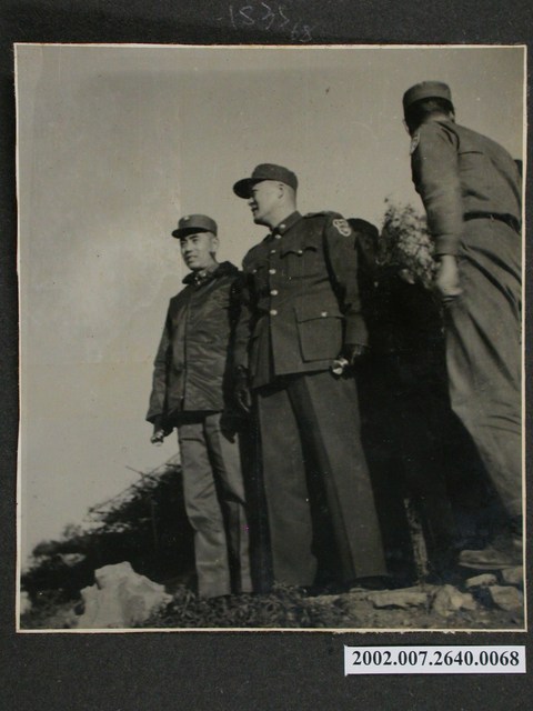 彭啟超與三名軍官合影 (共1張)