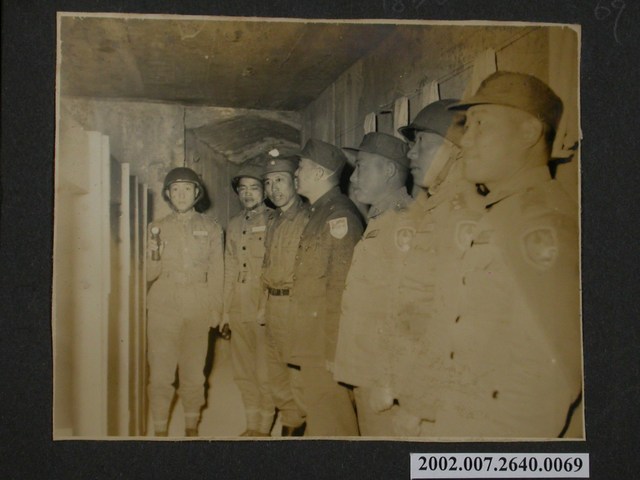 彭啟超與六名軍官合影 (共1張)