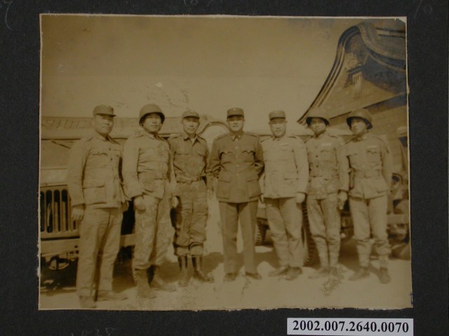 彭啟超與六名軍官合影 (共1張)