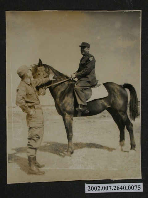 彭啟超騎馬 (共1張)