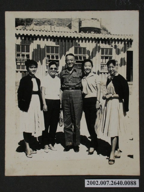 彭啟超與四名女性合影 (共1張)