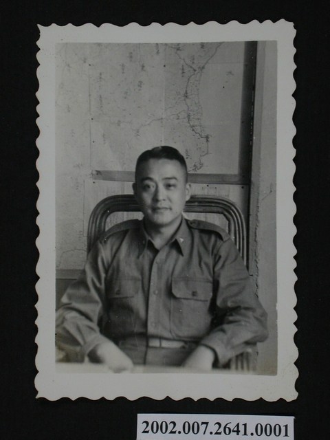 彭啟超獨照 (共1張)