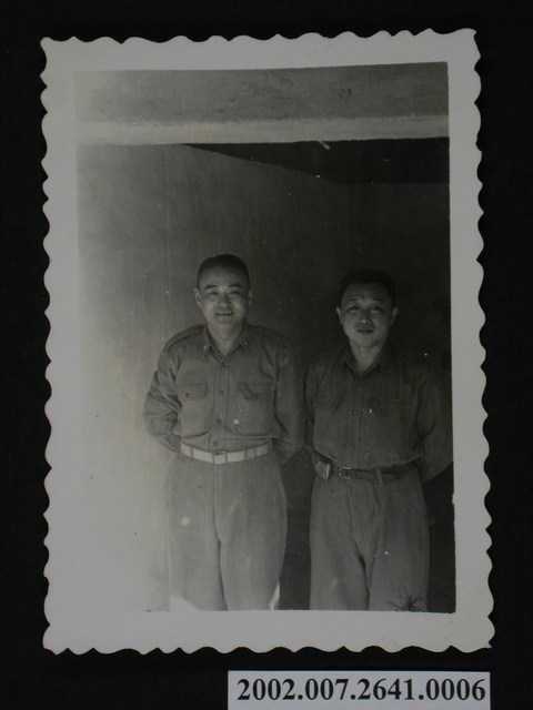 彭啟超及一名軍人合影 (共1張)