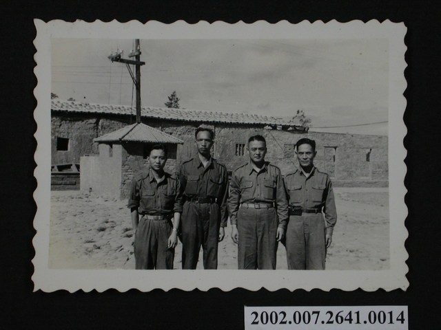 彭啟超及三名軍人合影 (共1張)