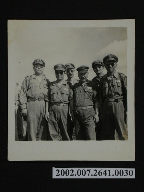 六名軍人合影 (共1張)
