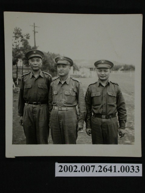 彭啟超及兩名軍人合影 (共1張)