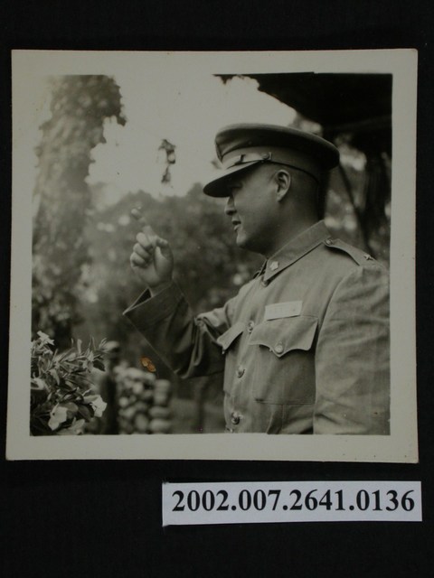 彭啟超獨照 (共1張)