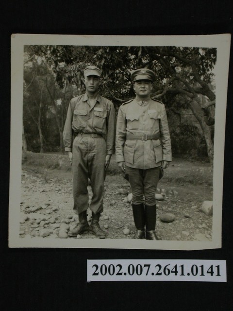 彭啟超與一名軍人合影 (共1張)