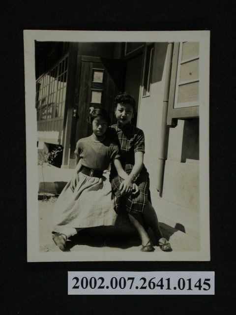 兩名女子合影 (共1張)