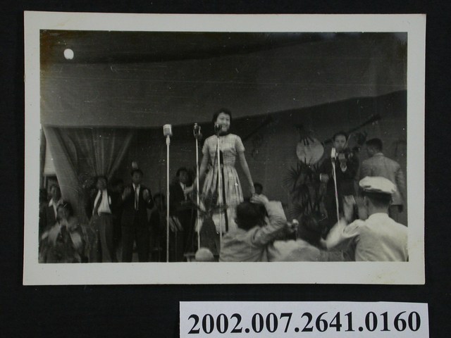 勞軍晚會表演 (共1張)