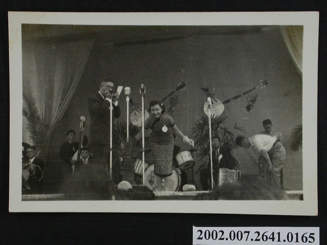 勞軍晚會表演 (共1張)