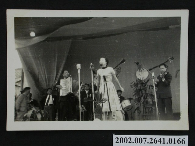 勞軍晚會表演 (共1張)