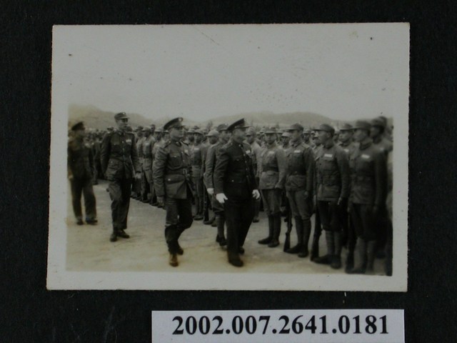 軍官巡視 (共1張)