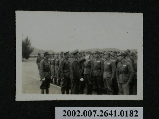 軍官巡視 (共1張)