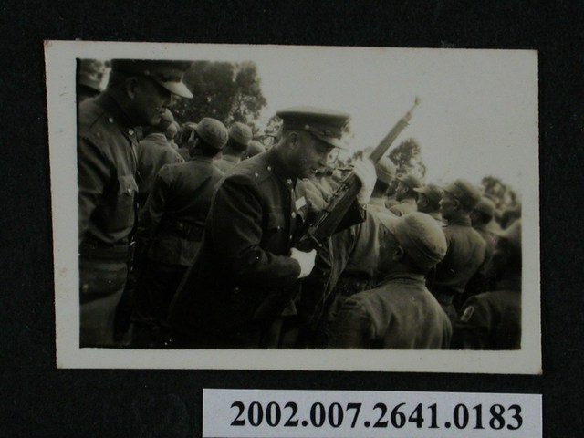 軍官巡視 (共1張)