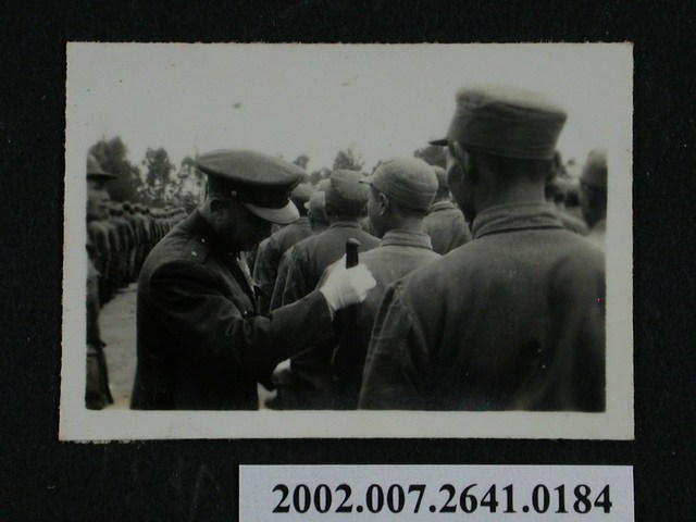 軍官巡視 (共1張)