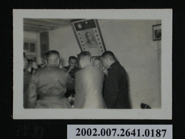 圍聚 (共1張)