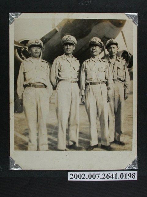 彭啟超與三名軍人合影 (共1張)