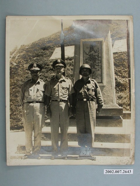 陸總裝檢組洪中將與彭指揮官合照 (共1張)