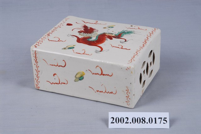 手繪紅綠彩獅子紋枕頭 (共7張)