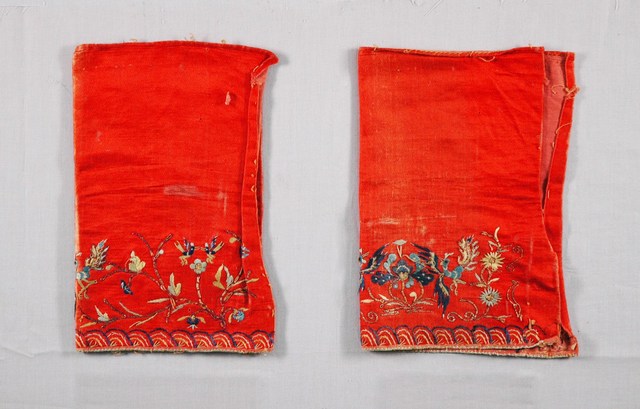 大紅絲緞彩繡飾褲組 (共2張)