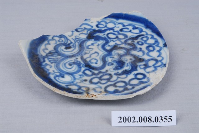 青花變形紋飾大盤殘片 (共3張)