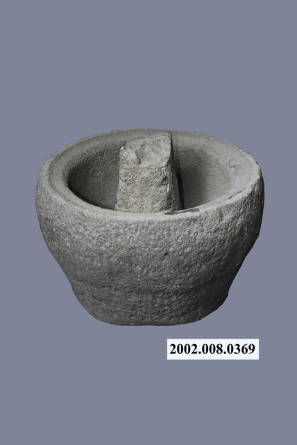 縮腰式中型石舂臼與石杵組 (共1張)