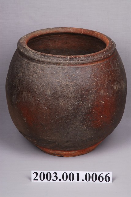褐紅釉素面水缸 (共3張)