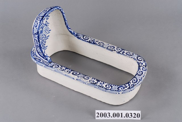 青花瓷花草紋馬桶 (共2張)