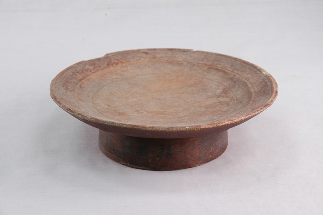 木胎棕色漆高腳供盤 (共11張)