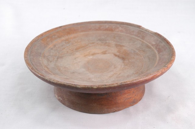 木胎棕色漆高腳供盤 (共11張)