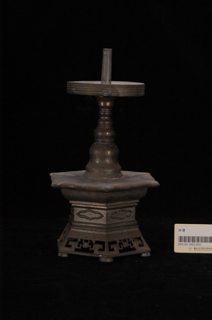 錫製六角座立柱式燭臺 (共12張)