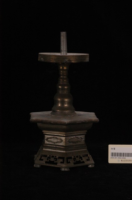 錫製六角座立柱式燭臺 (共12張)