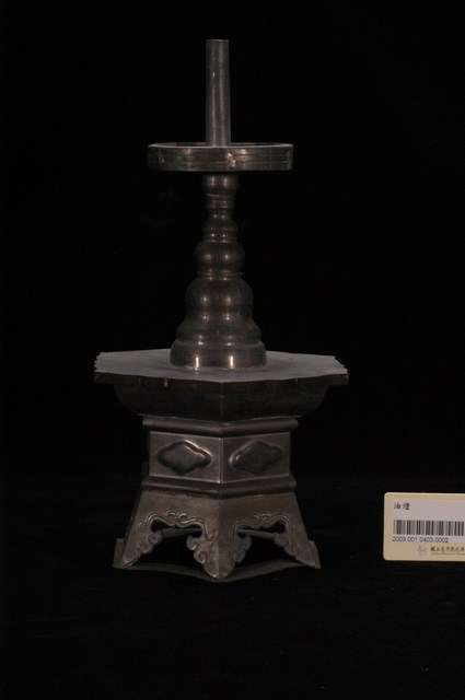 錫製六角菱花口盤立柱式燭臺 (共13張)