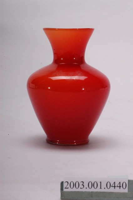 紅白雙色玻璃花瓶 (共2張)