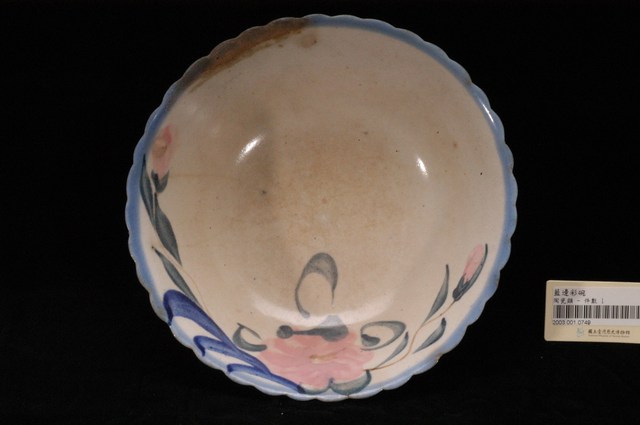 彩繪花卉紋花口瓷碗 (共8張)