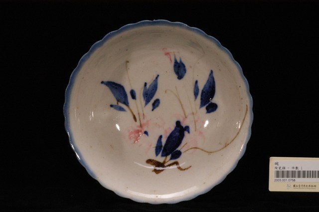 彩繪花卉紋花口瓷碗 (共7張)