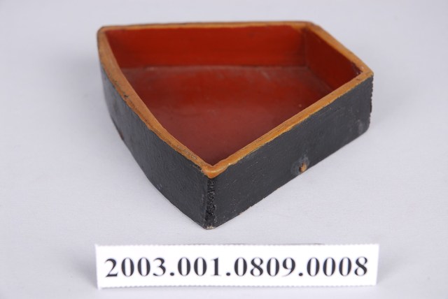 褐漆鳳凰紋糖果分隔盤 (共1張)