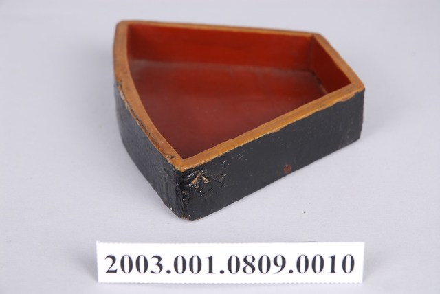 褐漆鳳凰紋糖果分隔盤 (共1張)