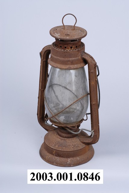 鐵製玻璃煤油燈 (共2張)