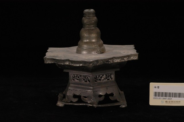 錫製六角菱花口燭臺 (共13張)