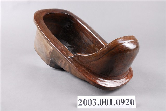 深褐釉陶製馬桶 (共3張)