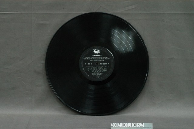 山水唱片企業有限公司發行編號「SB-3027」英語歌曲專輯《冠軍之星第207集：唐尼與瑪莉金唱片精選集》12吋塑膠唱片 (共4張)